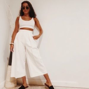 Wide leg white pants😇 OPEN TO OFFERS